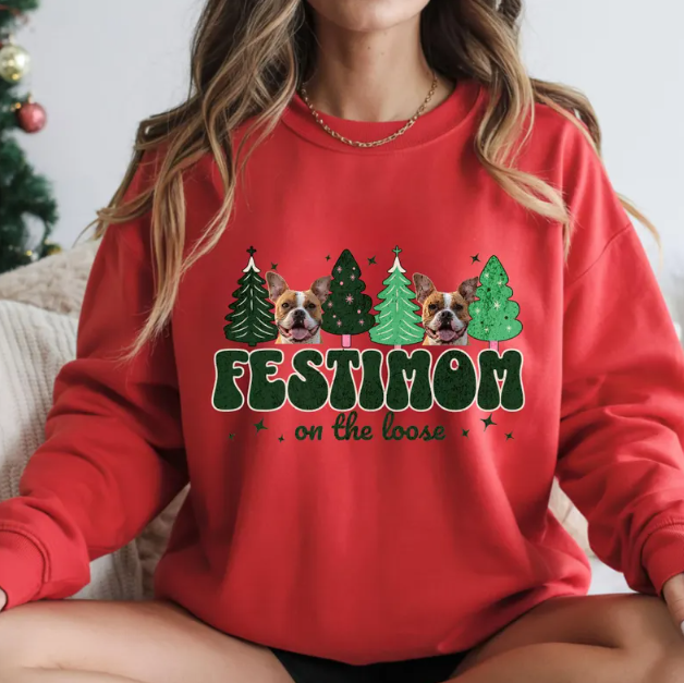 Festimom On The Loose Christmas Sweatshirt – Funny Holiday Pullover for Dog Moms